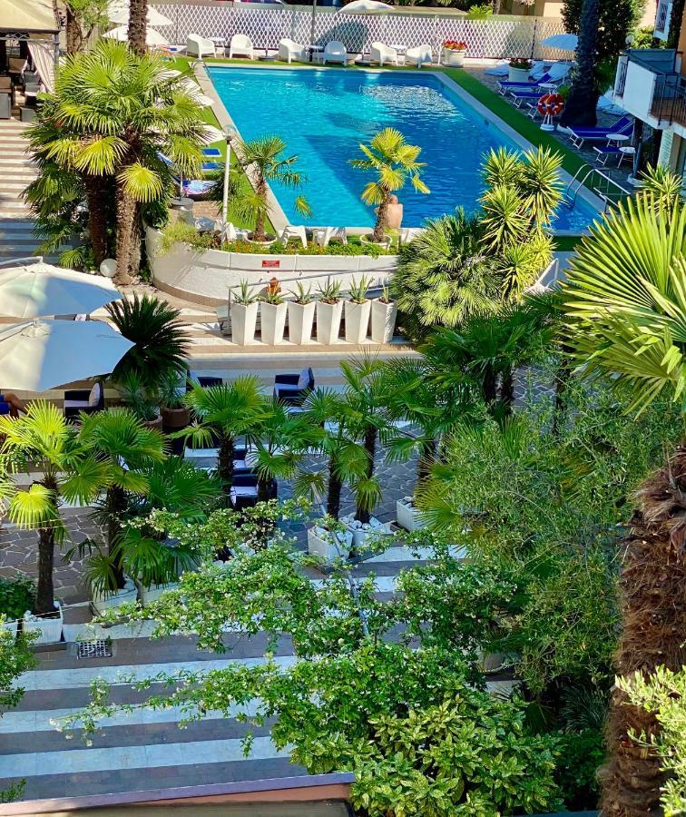 Hotel La Perla ริวาเดลการ์ดา ภายนอก รูปภาพ