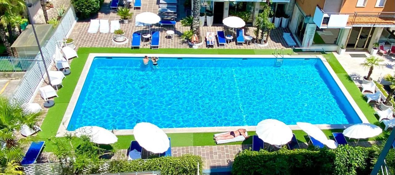 Hotel La Perla ริวาเดลการ์ดา ภายนอก รูปภาพ