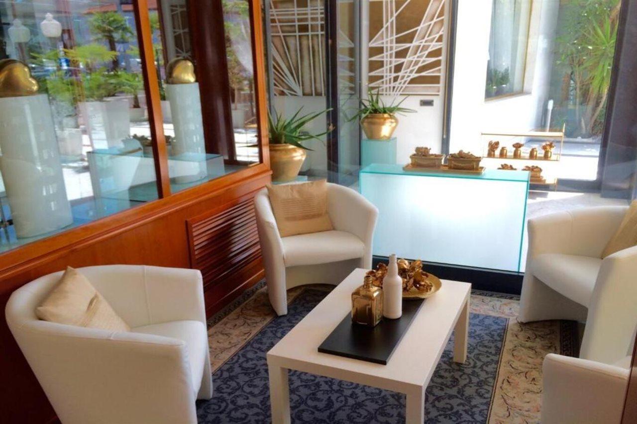 Hotel La Perla ริวาเดลการ์ดา ภายนอก รูปภาพ
