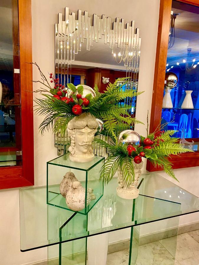 Hotel La Perla ริวาเดลการ์ดา ภายนอก รูปภาพ