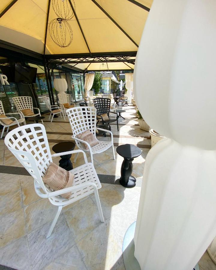 Hotel La Perla ริวาเดลการ์ดา ภายนอก รูปภาพ