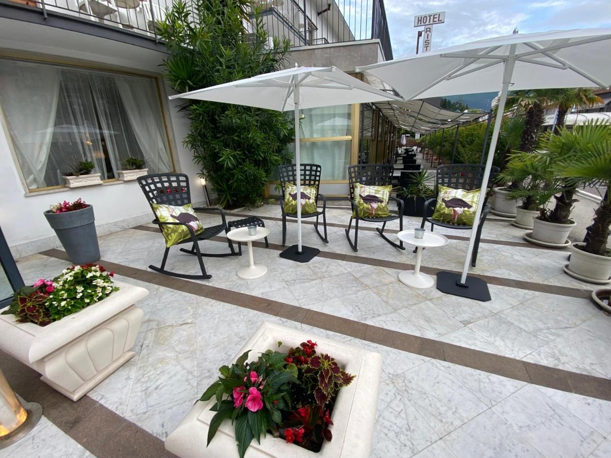 Hotel La Perla ริวาเดลการ์ดา ภายนอก รูปภาพ