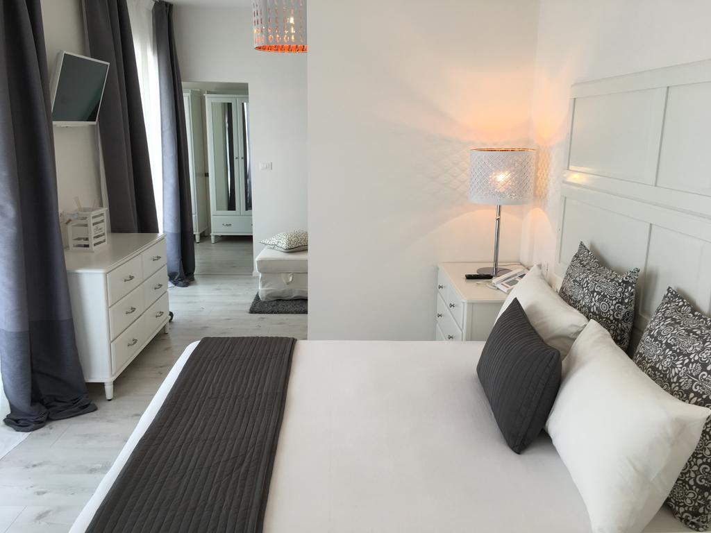 Hotel La Perla ริวาเดลการ์ดา ภายนอก รูปภาพ