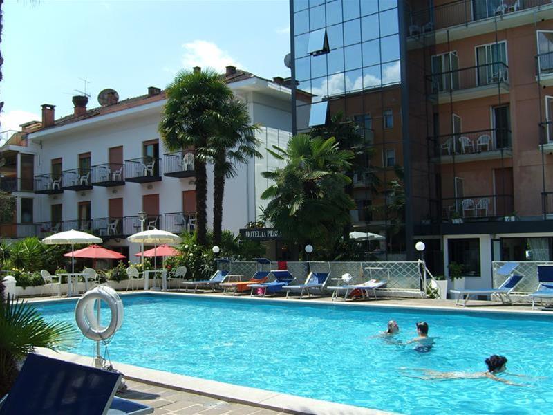Hotel La Perla ริวาเดลการ์ดา ภายนอก รูปภาพ