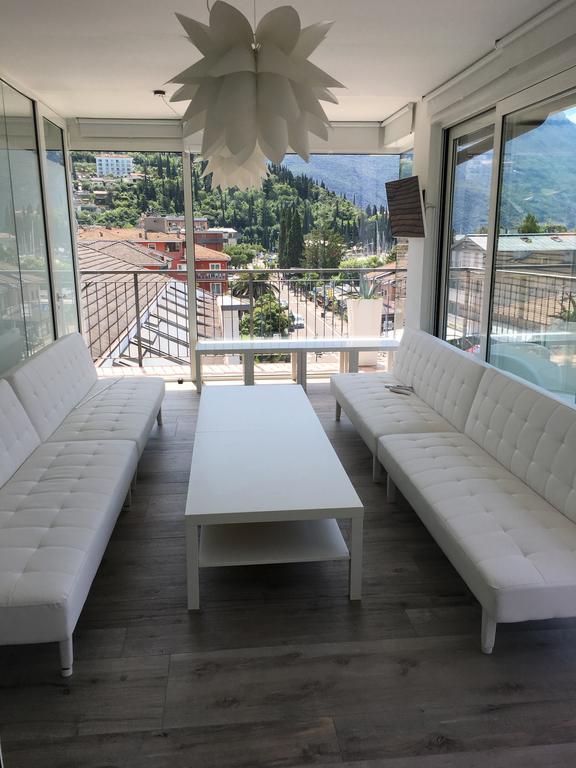Hotel La Perla ริวาเดลการ์ดา ภายนอก รูปภาพ