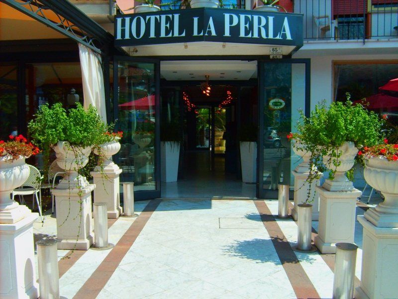 Hotel La Perla ริวาเดลการ์ดา ภายนอก รูปภาพ