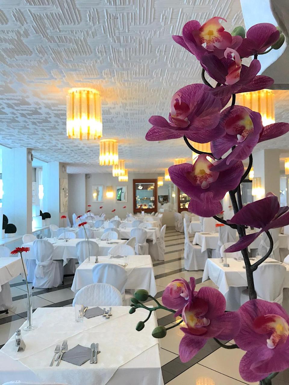 Hotel La Perla ริวาเดลการ์ดา ภายนอก รูปภาพ